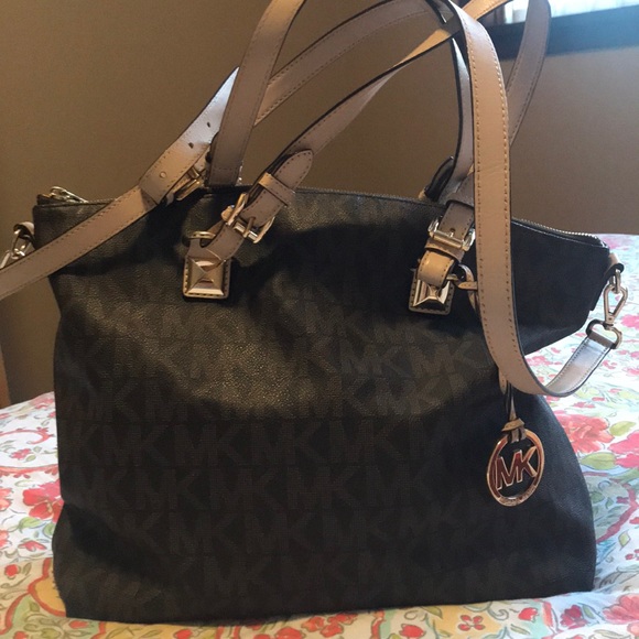 Real MK ladies bag - Picture 1 of 3